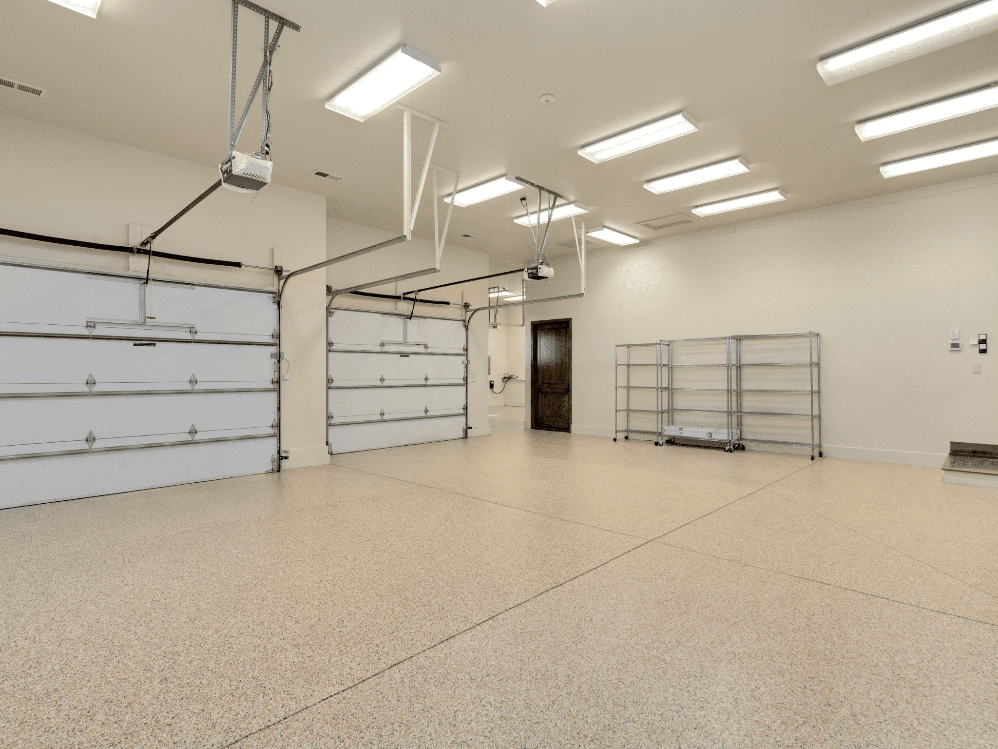 Read more about the article Plantation Island Garage Door Opener Services by Local Experts